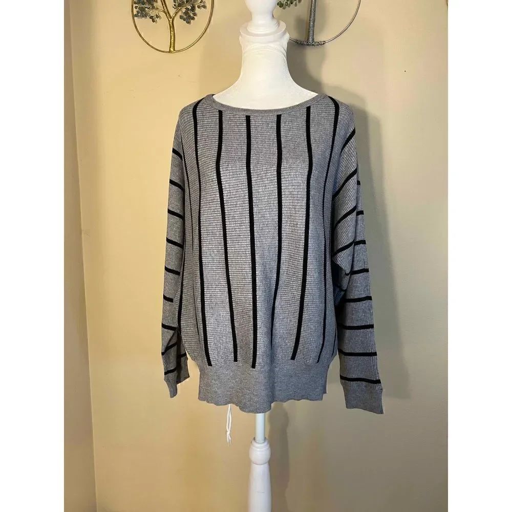 NWT! Carmen Marc Valvo Gray Ribbed Knit Black Stripe Dolman Sleeve Sweater M
